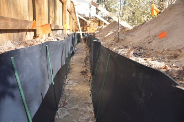 Installing the plastic barrier